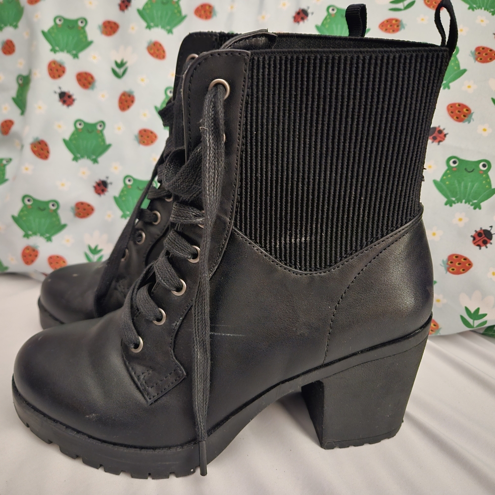 Zigi Soho Black Lace-Up Ribbed Shaft Block Heel Ankle Boots